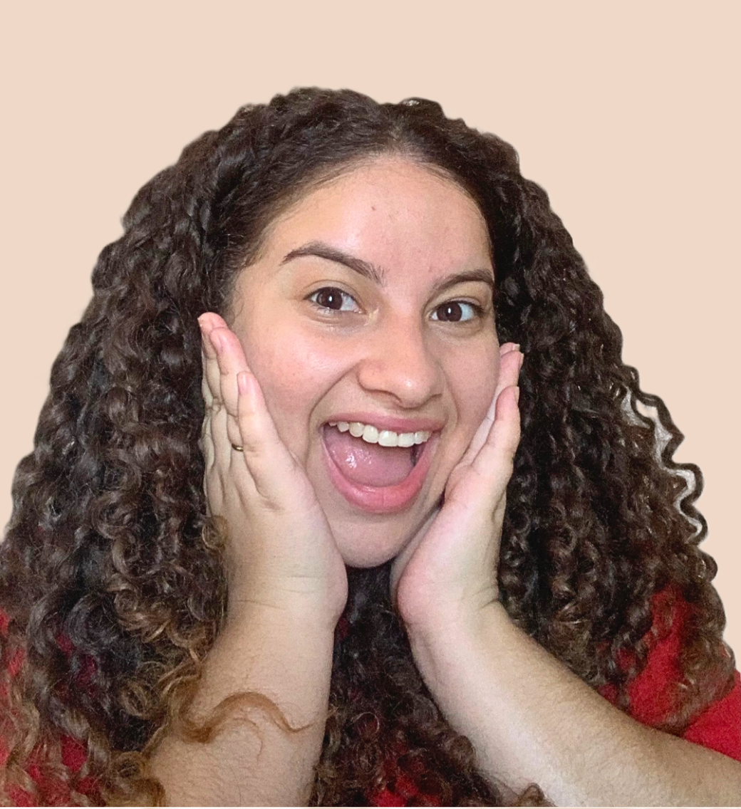 Professora Raquel pensativa respondendo dúvidas dos alunos